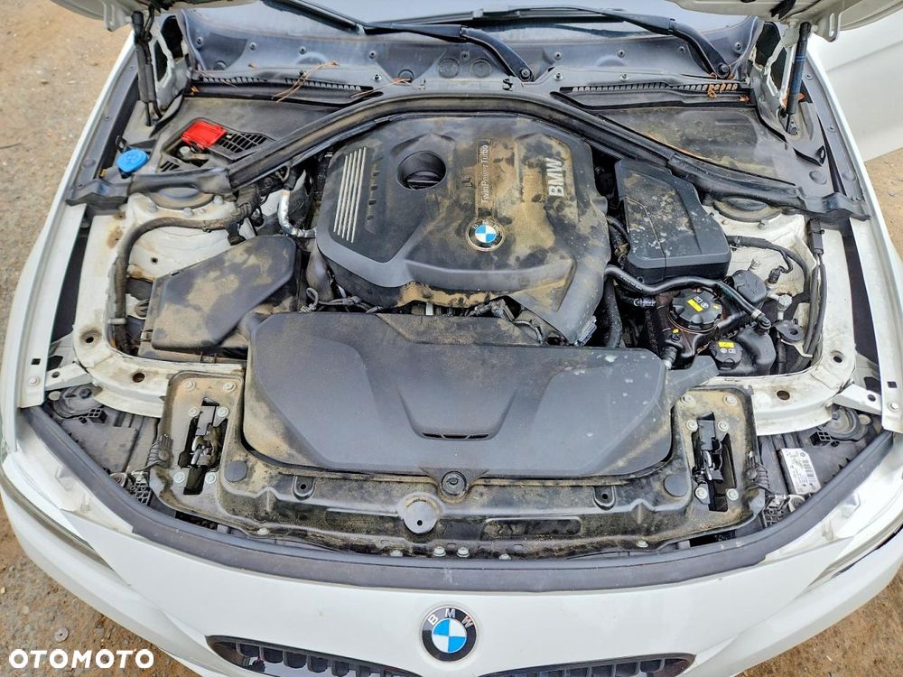 BMW Seria 3 330i M Sport - 10