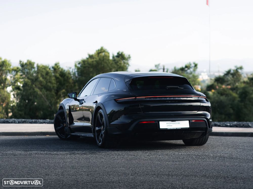 Porsche Taycan Cross Turismo 4 - 5