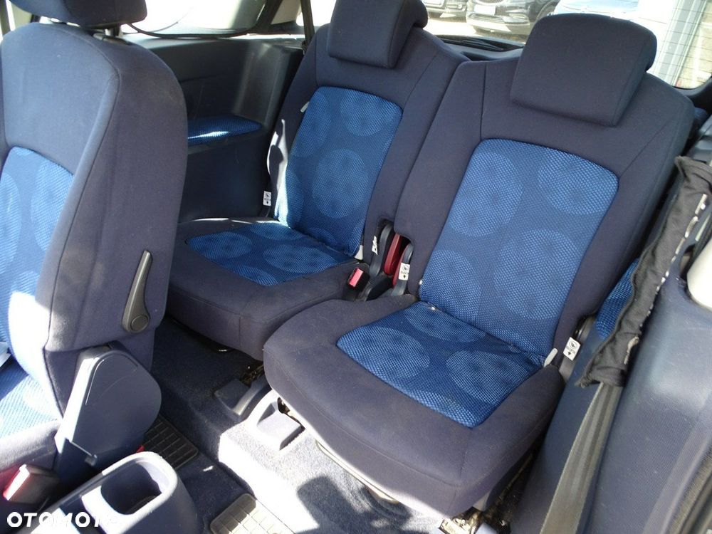 Peugeot 1007 - 11