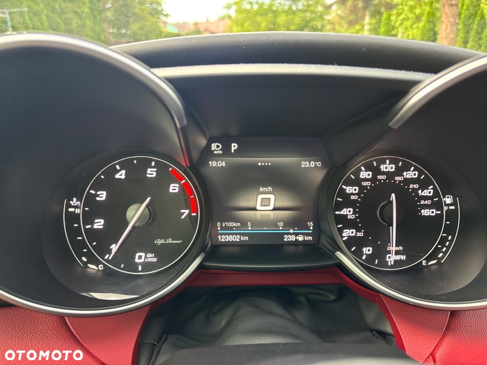 Alfa Romeo Giulia 2.0 Turbo 16V AT8 Veloce Ti - 17