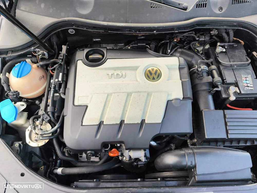 VW Passat 2.0 TDI Trendline BlueMotion - 21