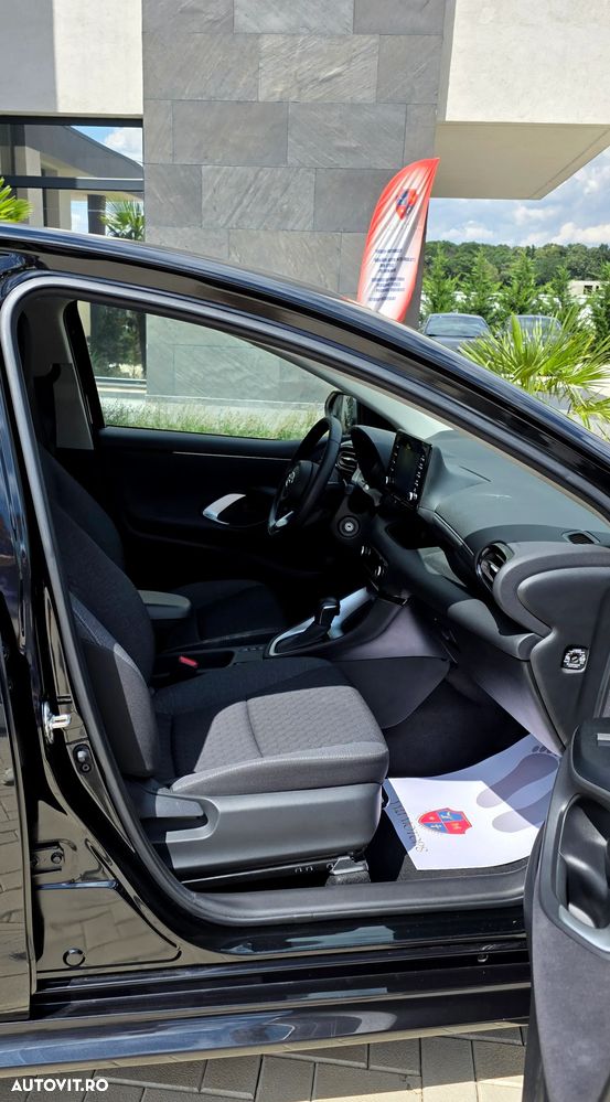 Toyota Yaris 1.5 VVT-i HSD Exclusive Style - 26