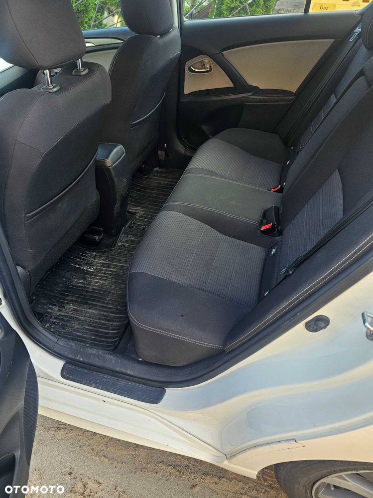 Toyota Avensis - 6