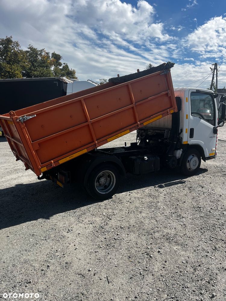 Isuzu NMR85 - 5