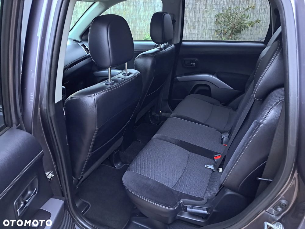 Mitsubishi Outlander - 12