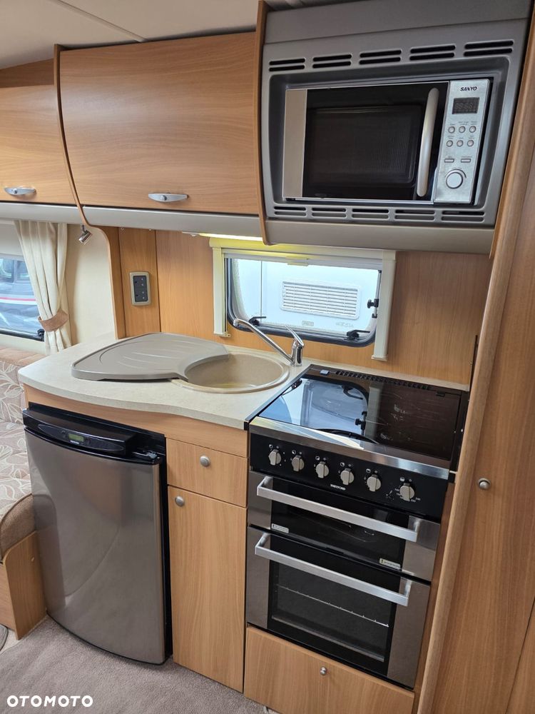 SWIFT CHARISMA 230 - 9