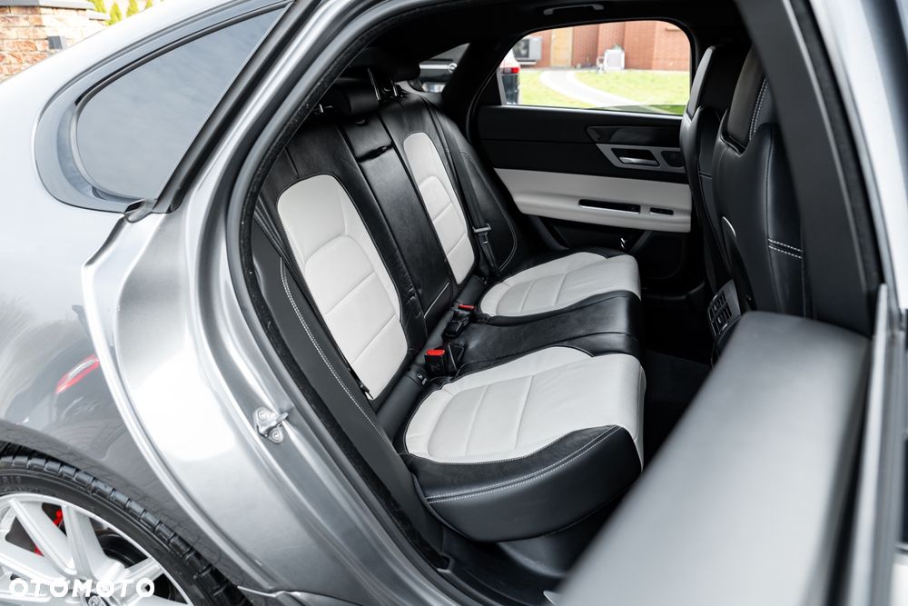 Jaguar XF 35t R-Sport - 20