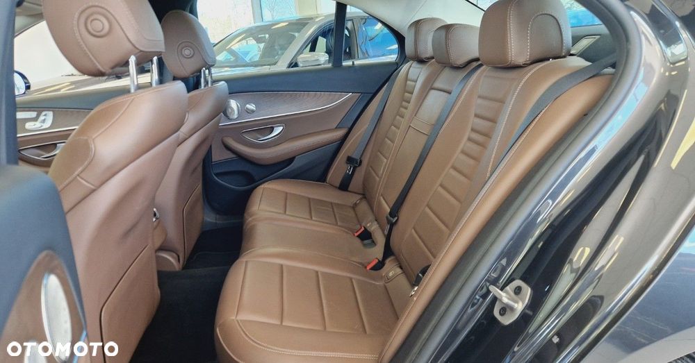 Mercedes-Benz Klasa E - 19