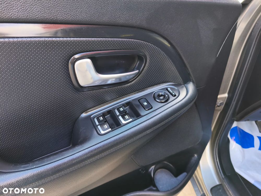 Kia Carens 1.6 GDI XL 7os EU6 - 10