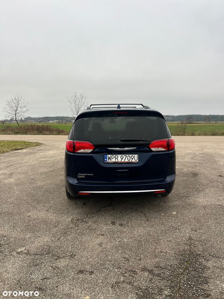 Chrysler Pacifica - 4