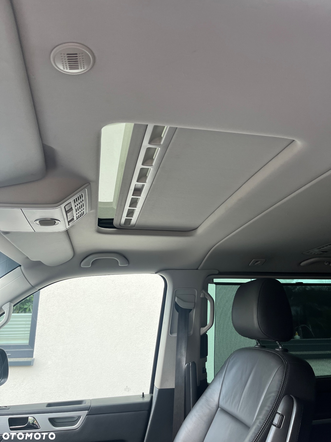 Volkswagen Multivan - 13