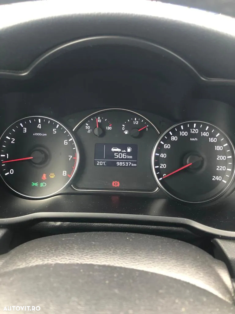 Kia Carens 1.6 GDI FAMILY - 10