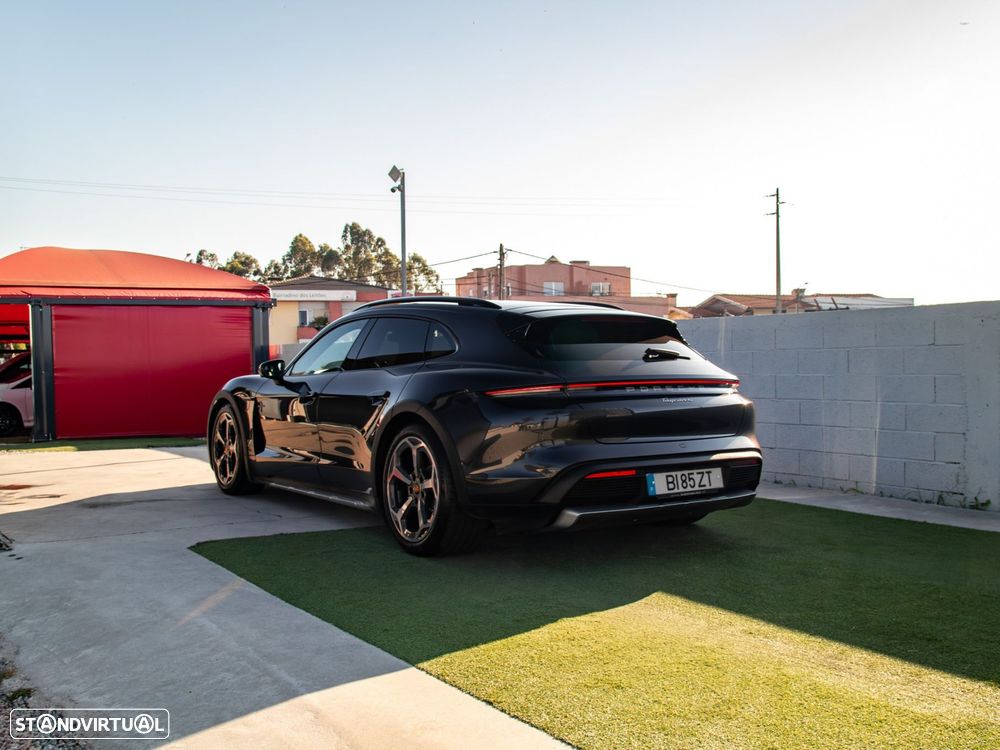 Porsche Taycan Cross Turismo - 13
