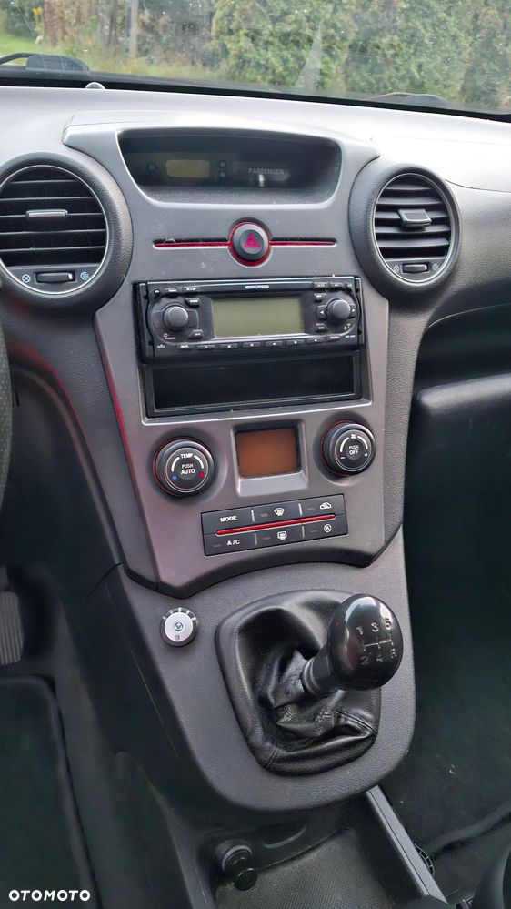 Kia Carens 2.0 EX - 8