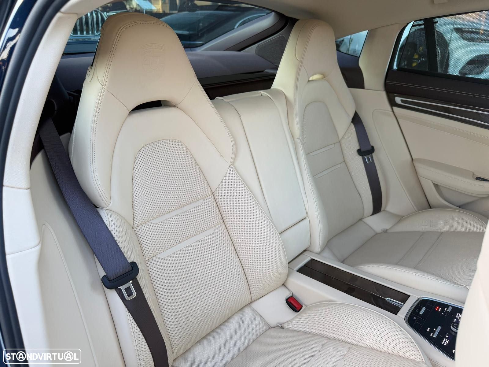 Porsche Panamera 4 E-Hybrid - 16
