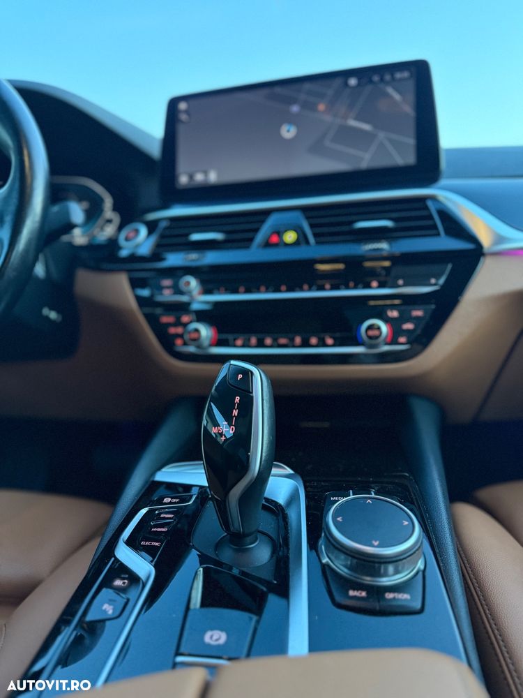 BMW Seria 5 530e Aut. Luxury Line - 7