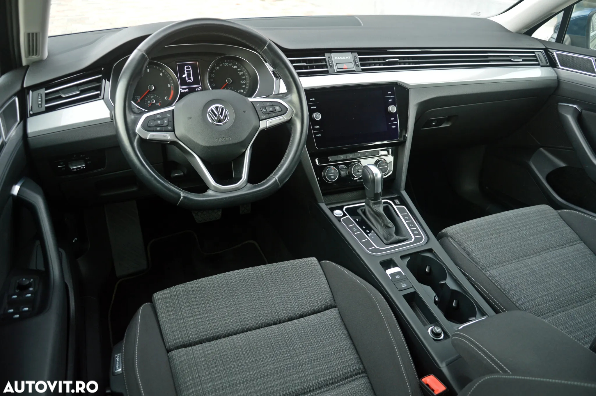 Volkswagen Passat 1.6 TDI DSG Comfortline - 21