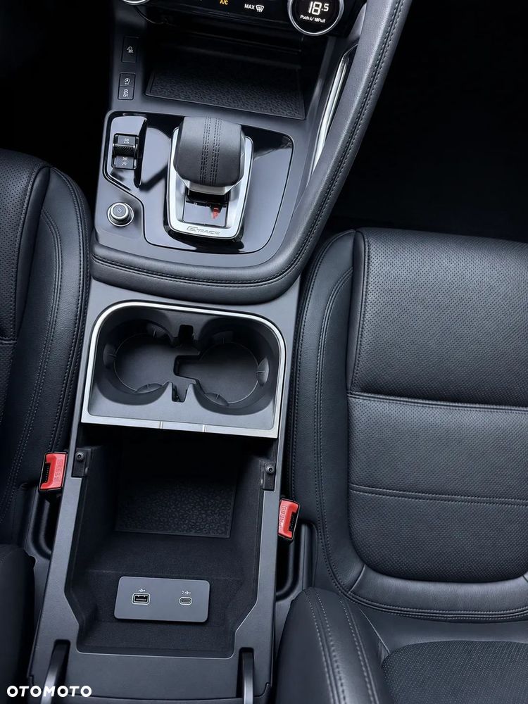 Jaguar E-Pace 1.5 P160 mHEV S - 13