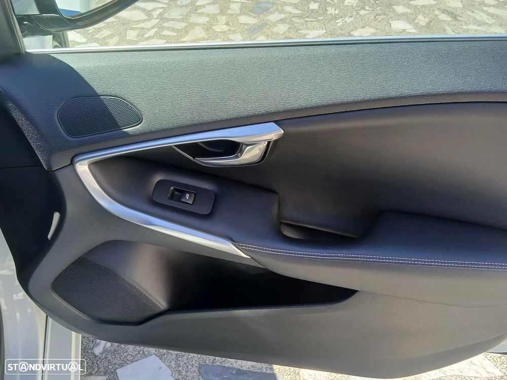 Volvo V40 1.6 D2 R-Design - 31