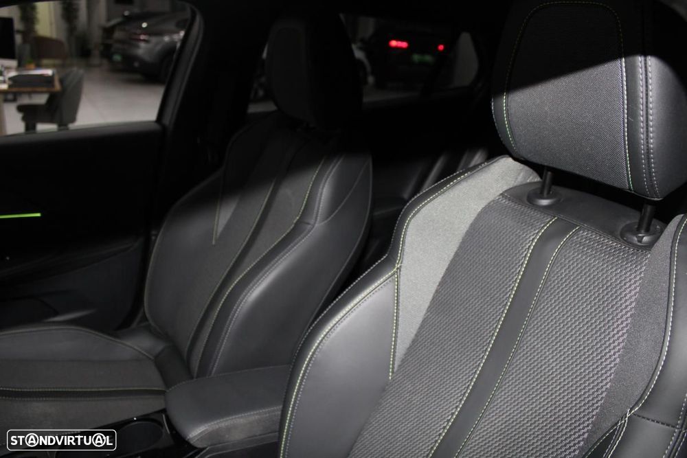 Peugeot e-2008 50 kWh GT - 11