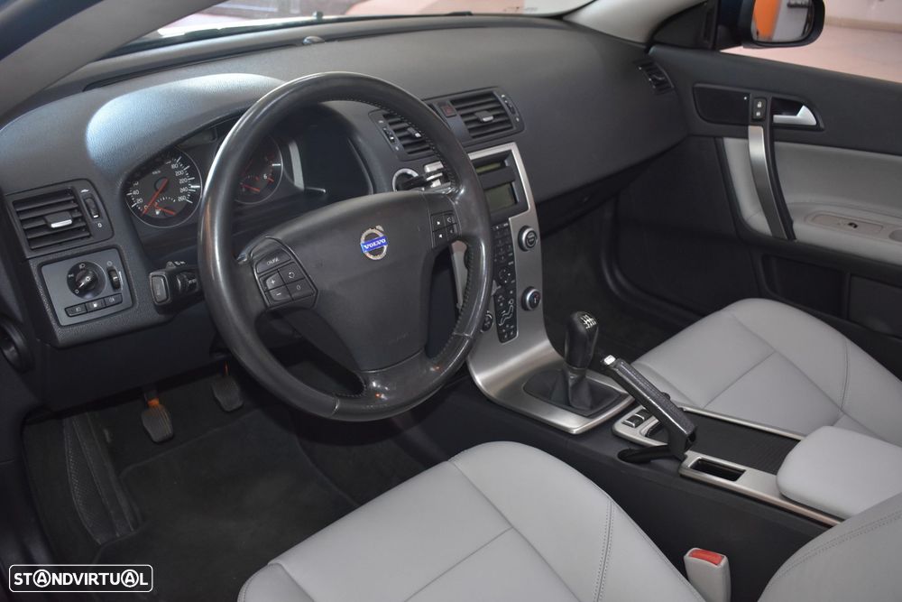 Volvo C70 2.4 D5 Momentum - 31