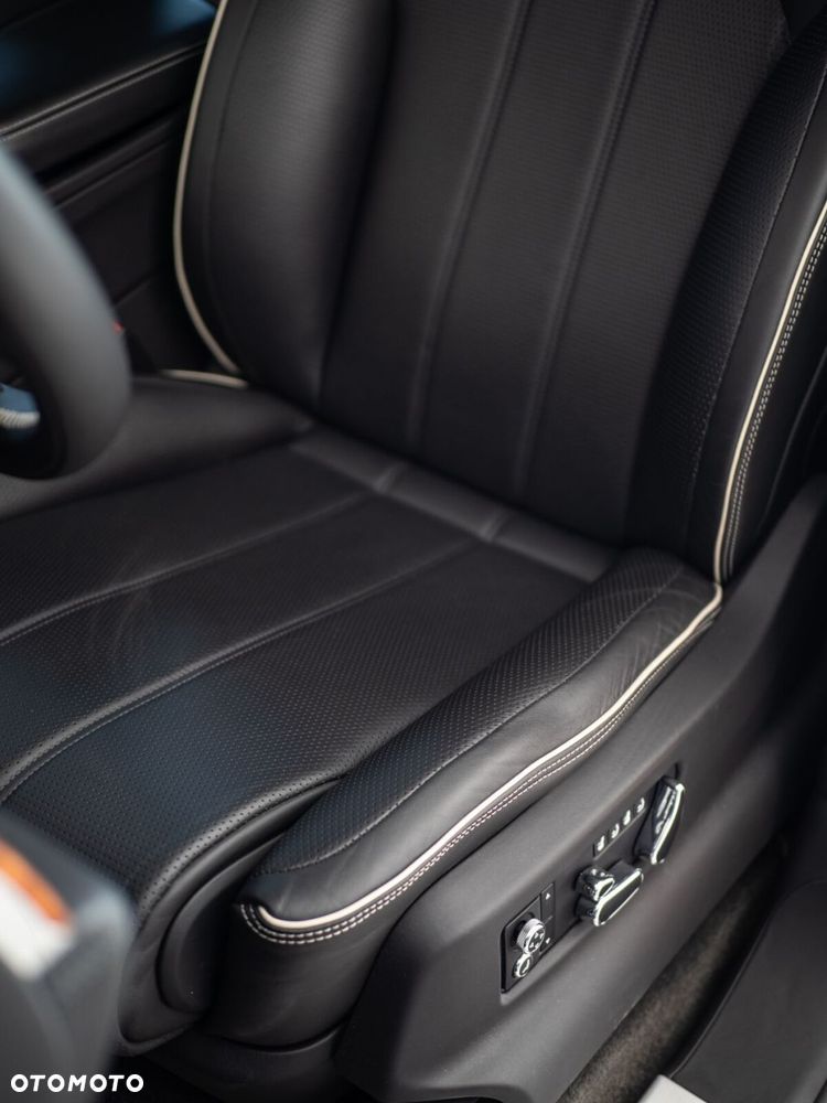 Bentley Bentayga - 16