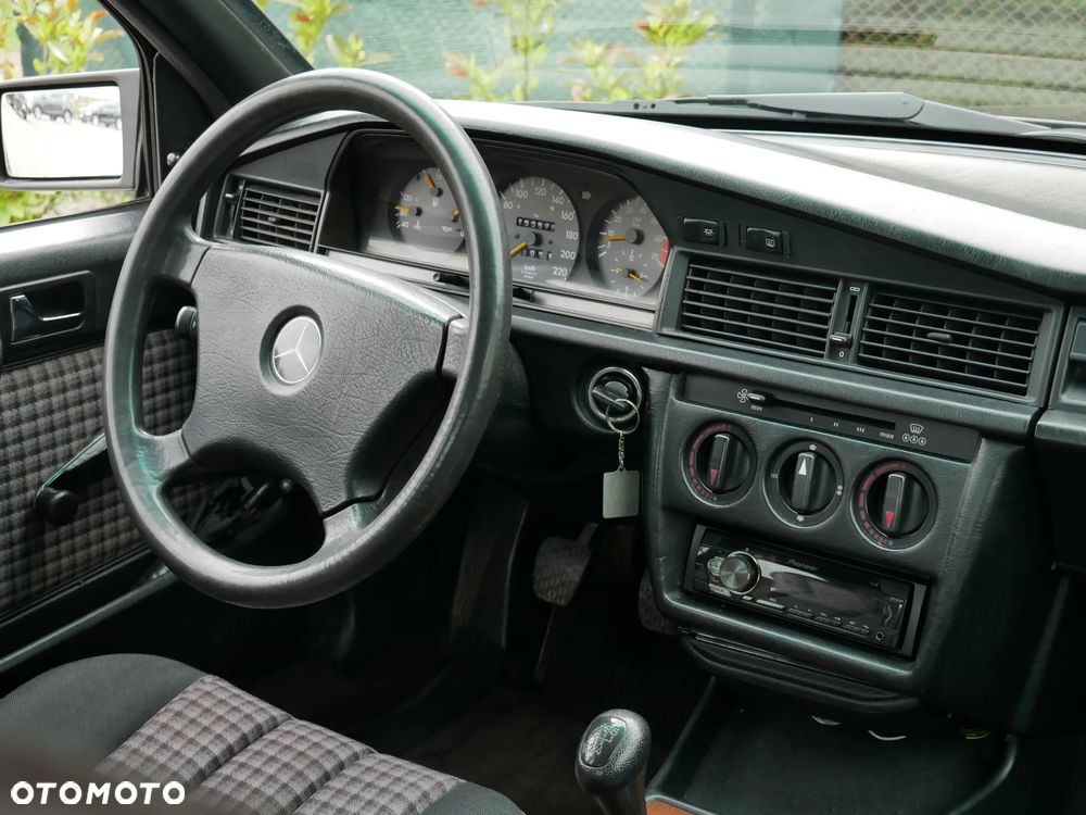 Mercedes-Benz W201 (190) - 28