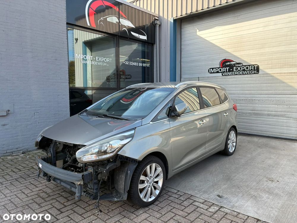 Kia Carens - 10