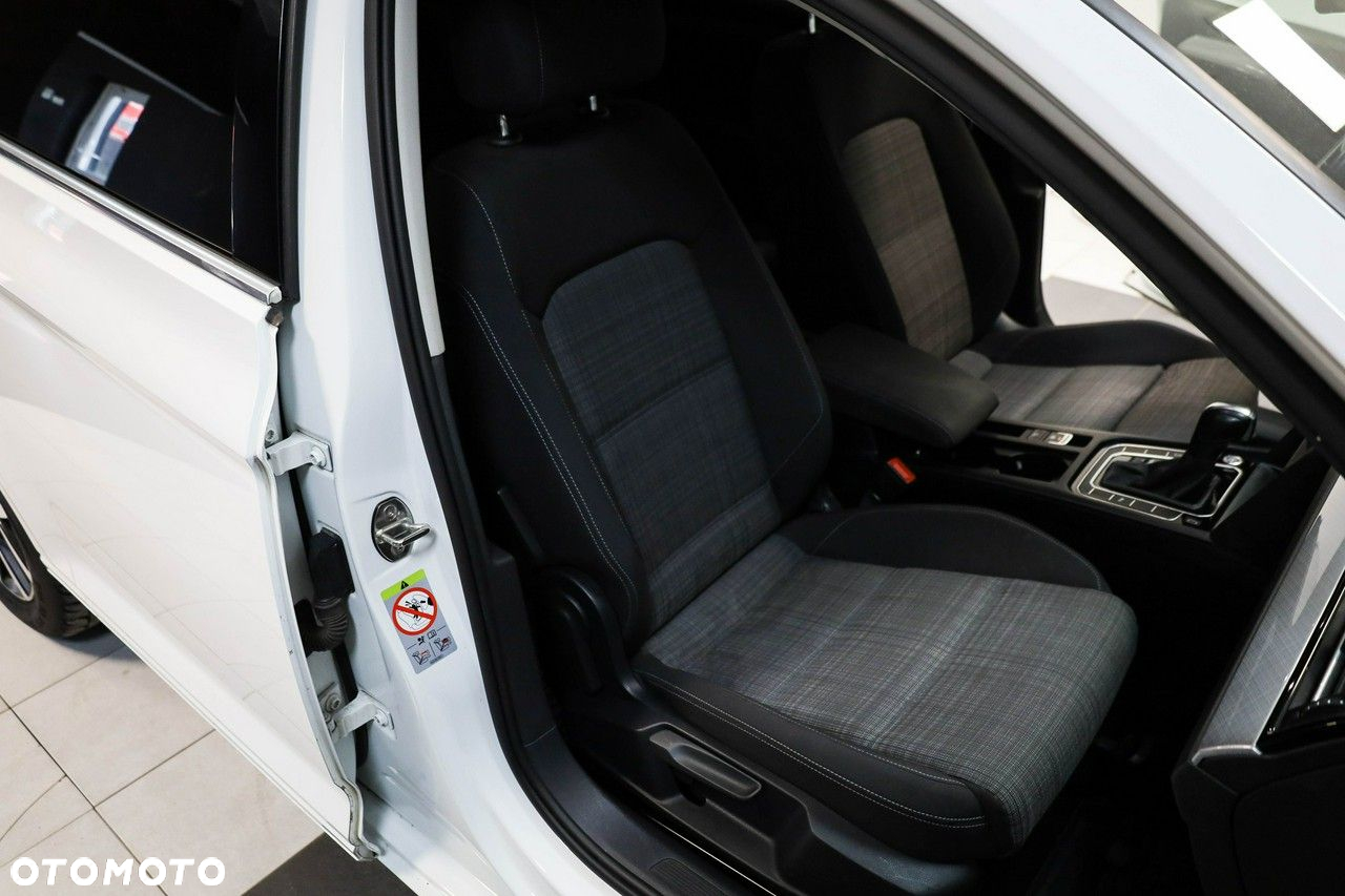 Volkswagen Passat - 20