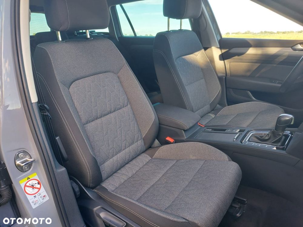 Volkswagen Passat 2.0 TDI SCR DSG Business - 24