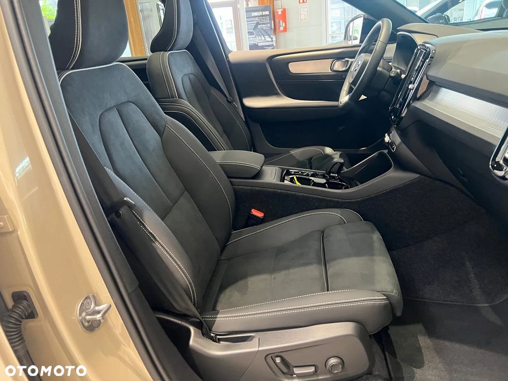 Volvo XC 40 B4 AWD Ultimate Dark - 22
