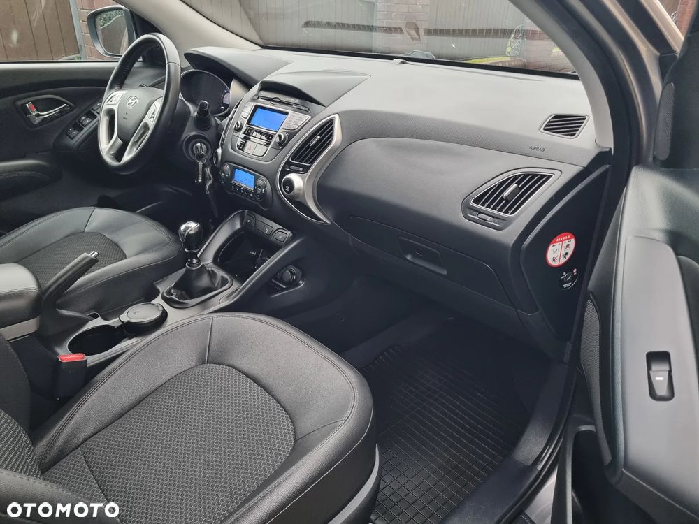 Hyundai ix35 2.0 CRDi 4WD Fifa World Cup Gold Edition - 19