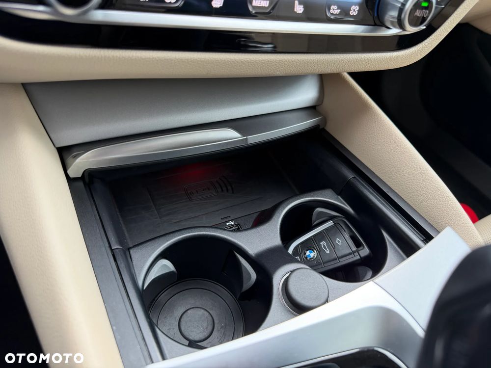 BMW Seria 5 520d mHEV - 27