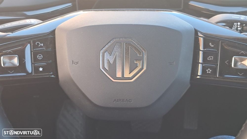 MG MG4 64 kWh Luxury - 37