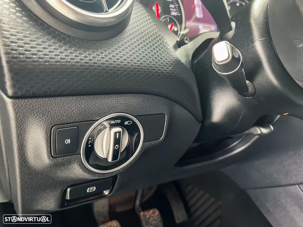 Mercedes-Benz A 180 d AMG Line - 16