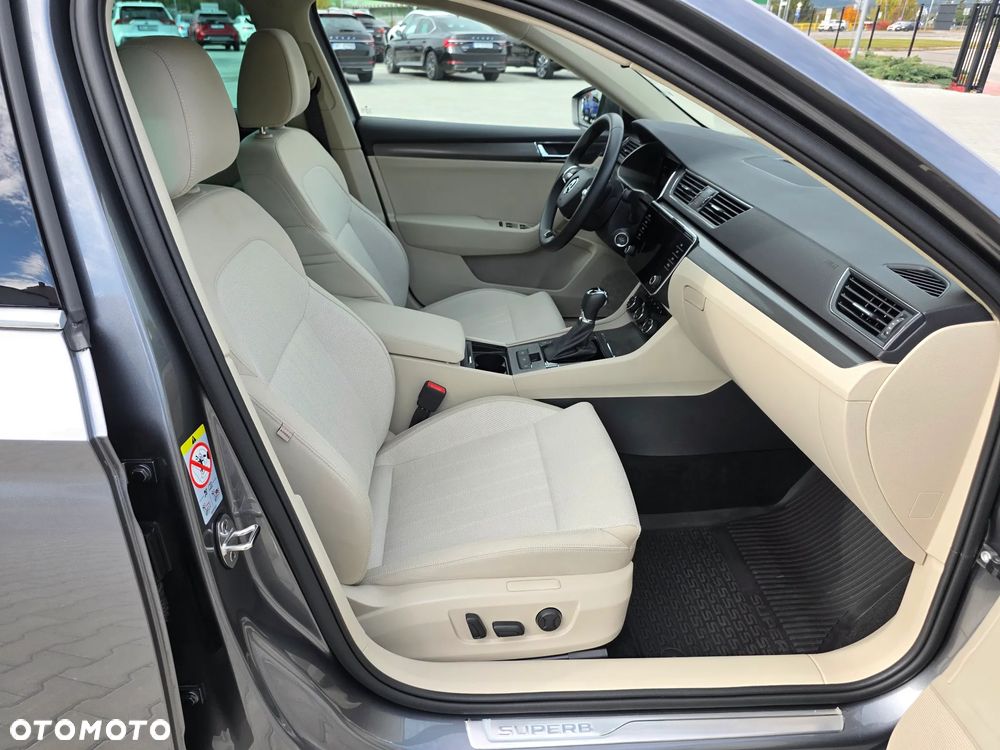 Skoda Superb 2023 photo 5