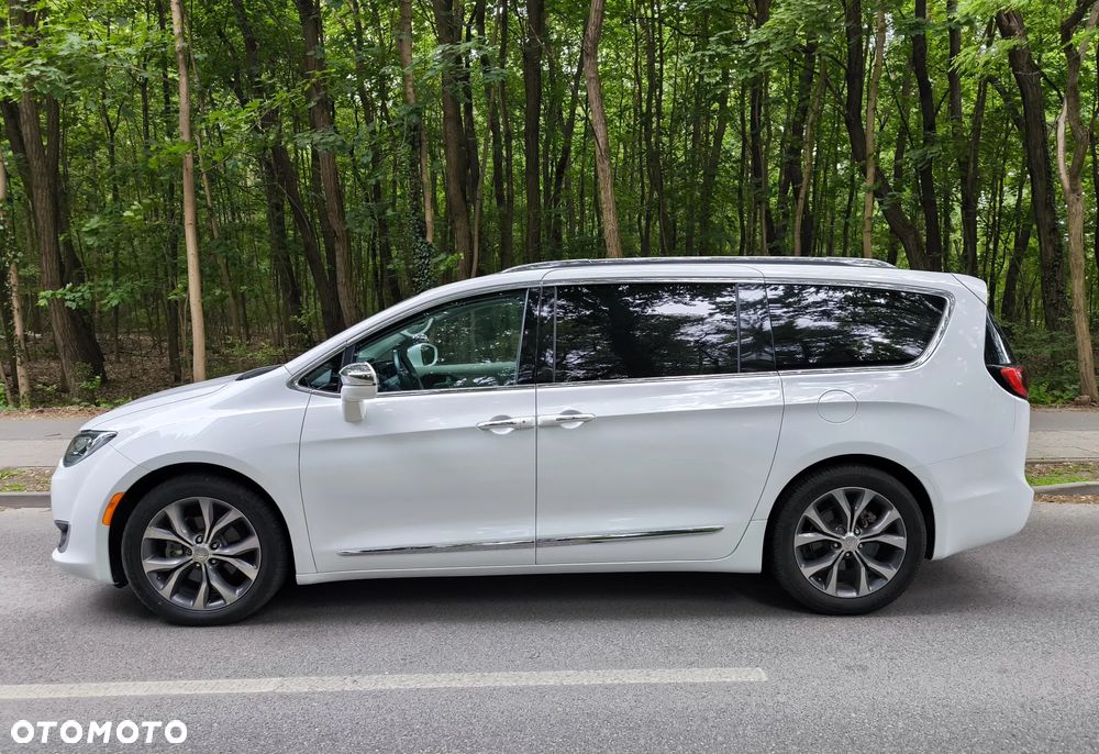 Chrysler Pacifica - 2