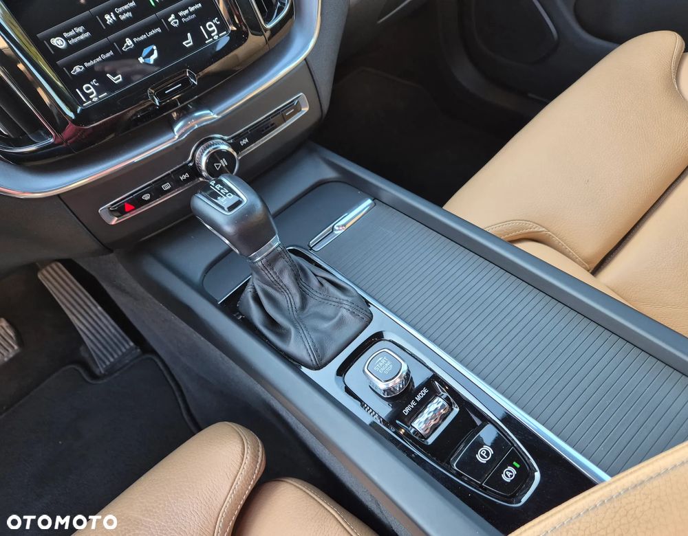 Volvo XC 60 D4 Momentum - 18