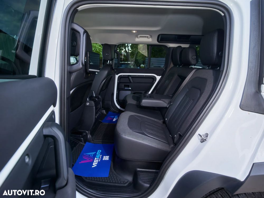 Land Rover Defender 110 2.0L D240 S - 36