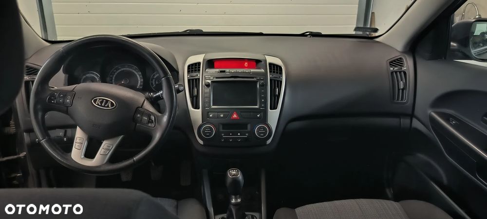 Kia Ceed 1.6 L - 8