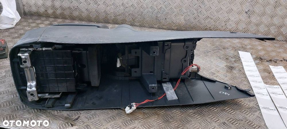TUNEL ŚRODKOWY PODŁOKIETNIK KIA CARENS III EUROPA - 2