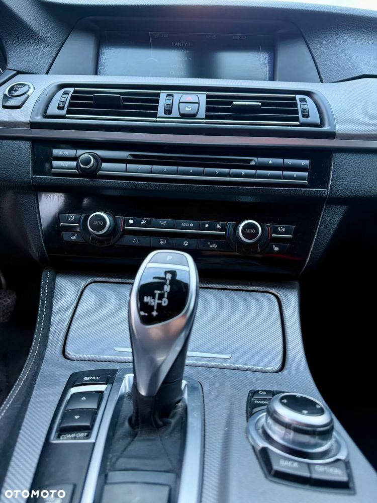 BMW Seria 5 525d xDrive - 16