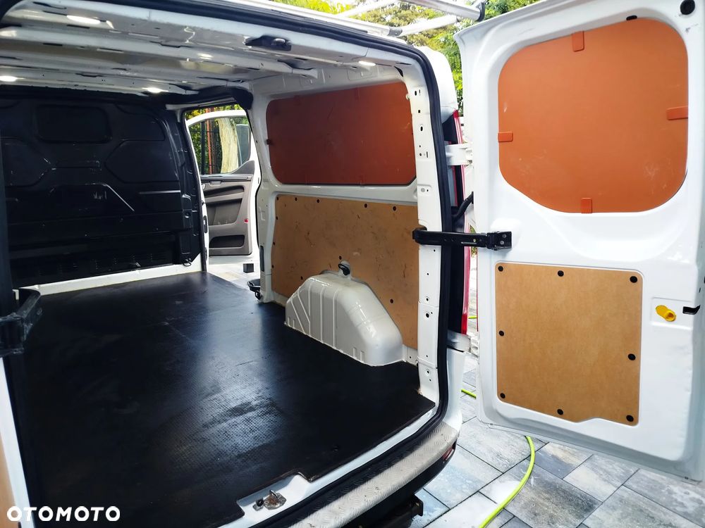 Ford TRANSIT CUSTOM - 13