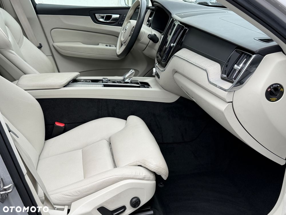 Volvo XC 60 T6 Plug-In Hybrid AWD Inscription - 9