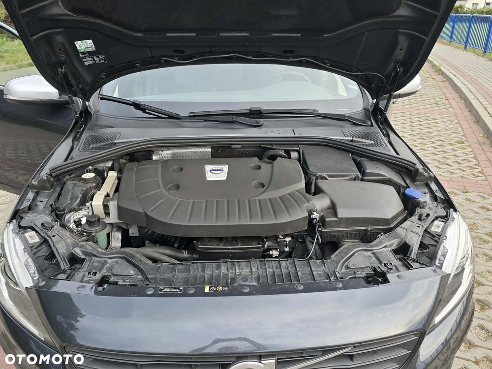 Volvo V60 D3 R-Design - 12