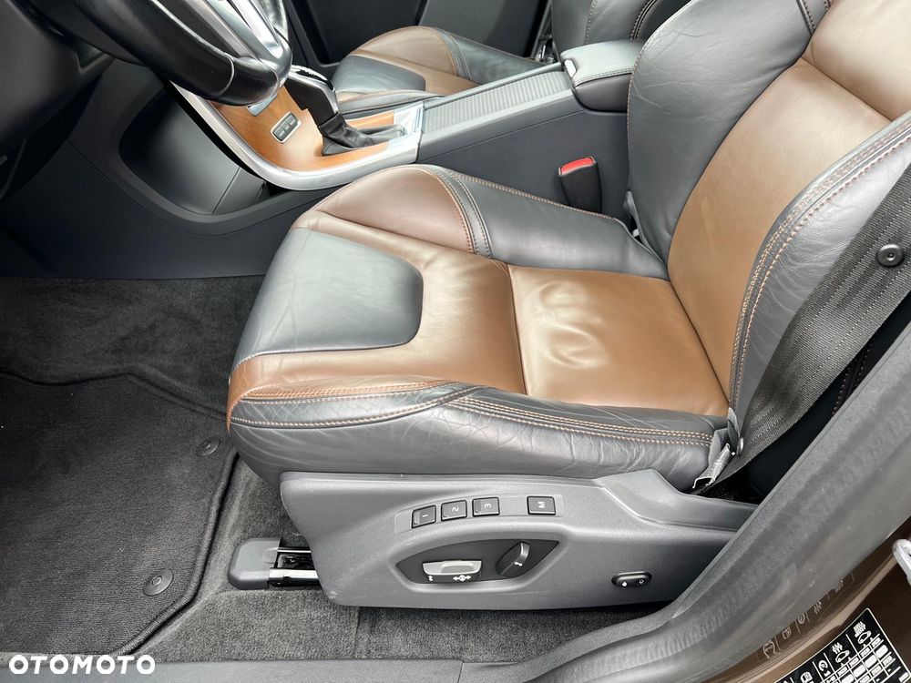 Volvo XC 60 D4 AWD Summum - 16