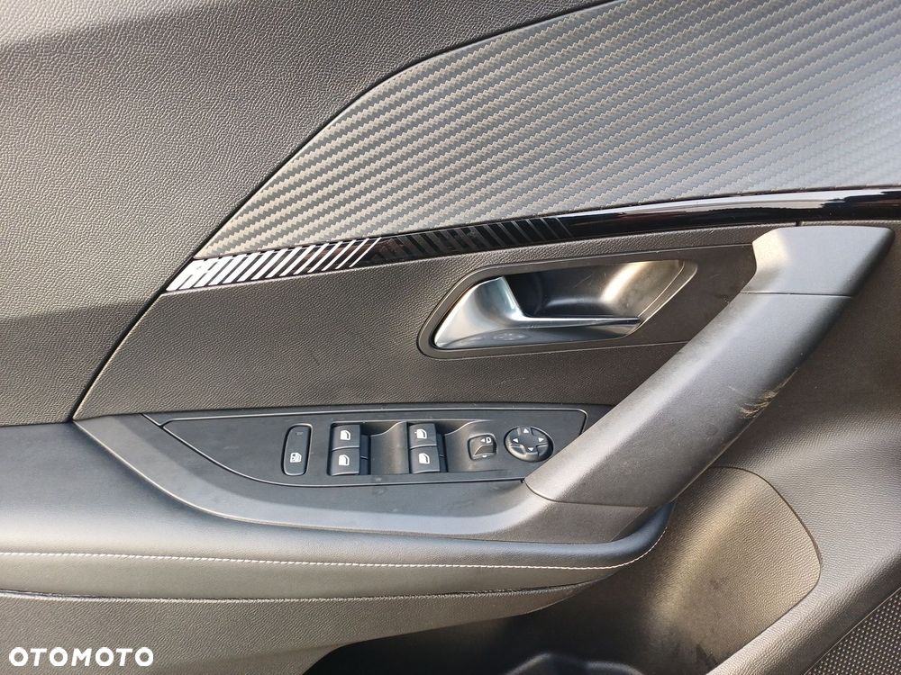 Peugeot 2008 PureTech 130 Allure S&S EAT8 - 31