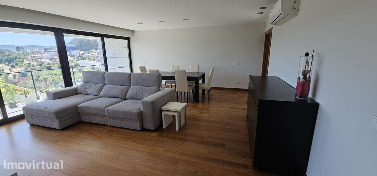 T3 moderno com 3 casas de banho e garagem - Grande imagem: 4/7