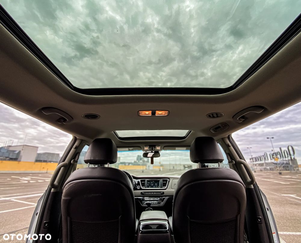 Kia Carnival - 30