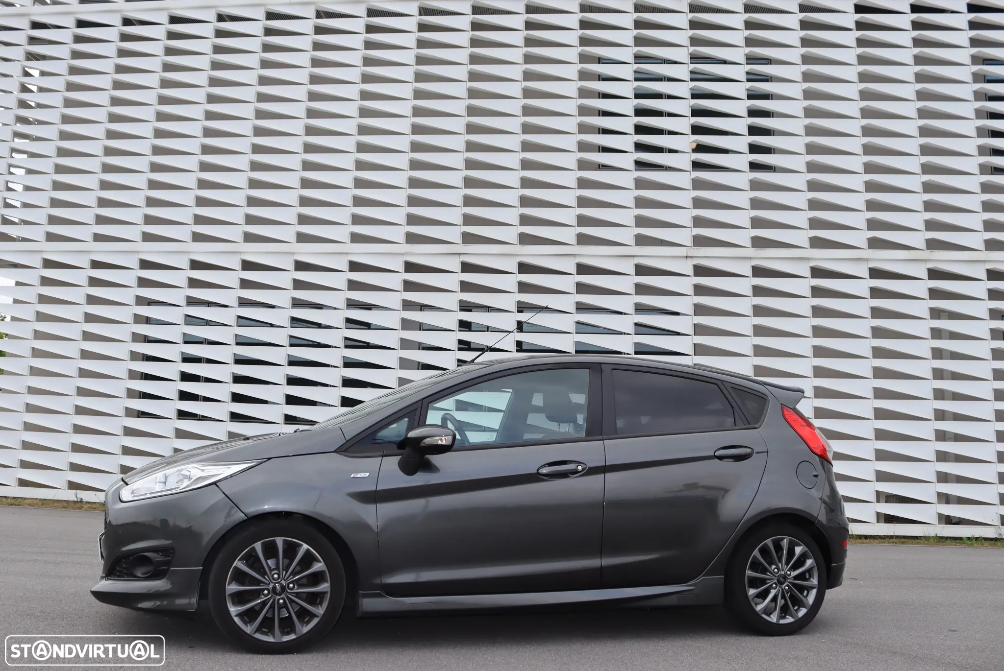 Ford Fiesta - 25